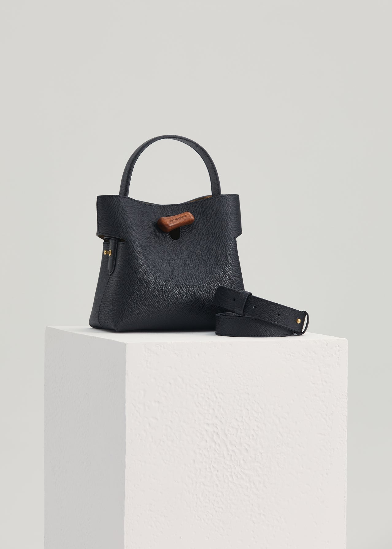 "Qingyi" Series Black Tote Bag