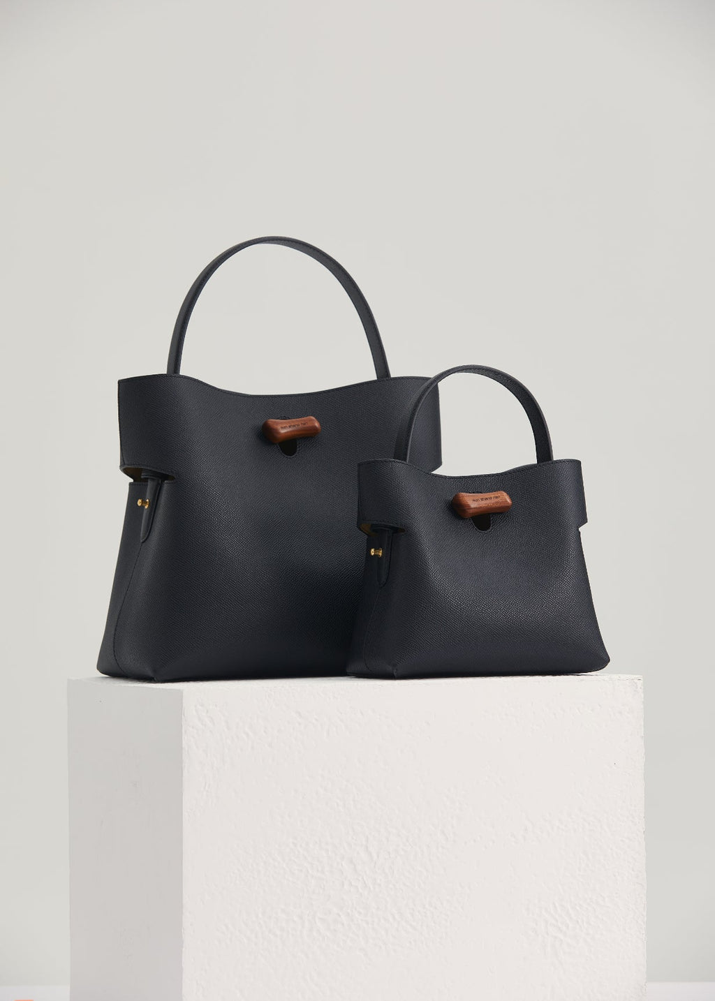 "Qingyi" Series Black Tote Bag