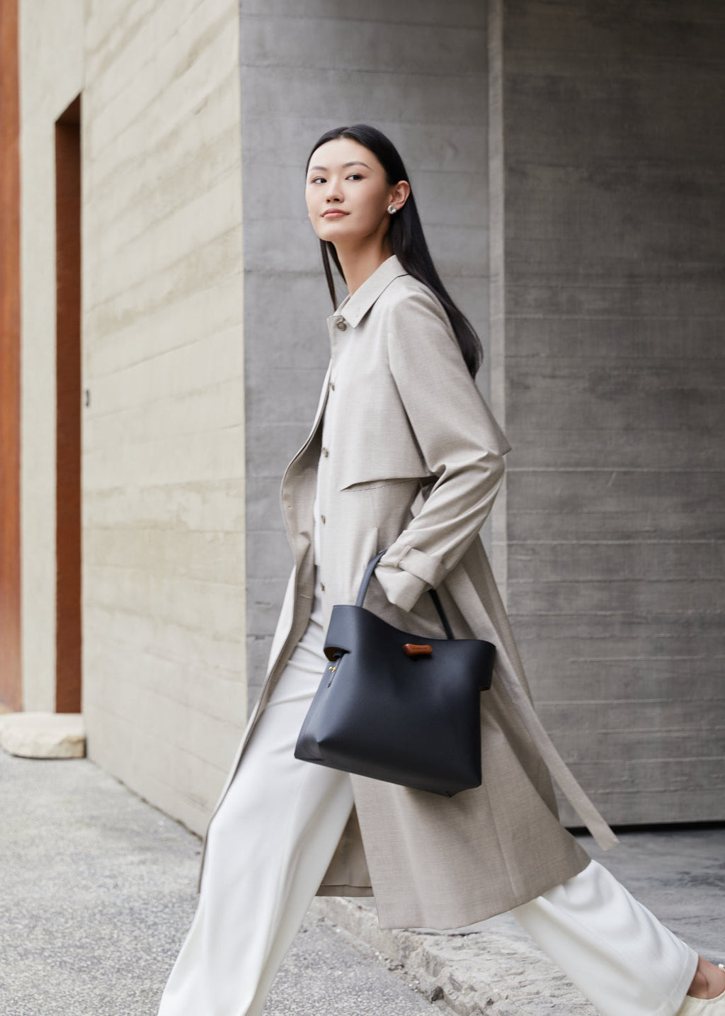 "Qingyi" Series Black Tote Bag