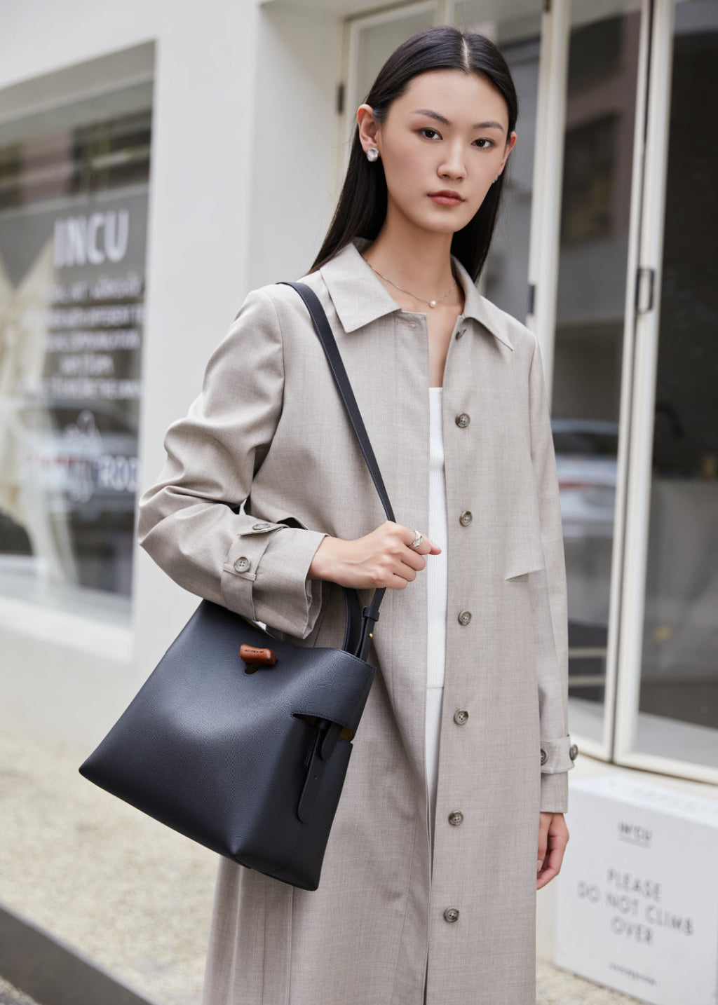 "Qingyi" Series Black Tote Bag